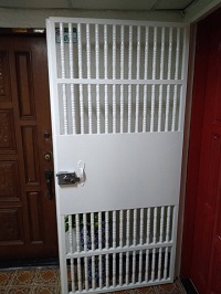 北市文山區光輝路鐵門油漆